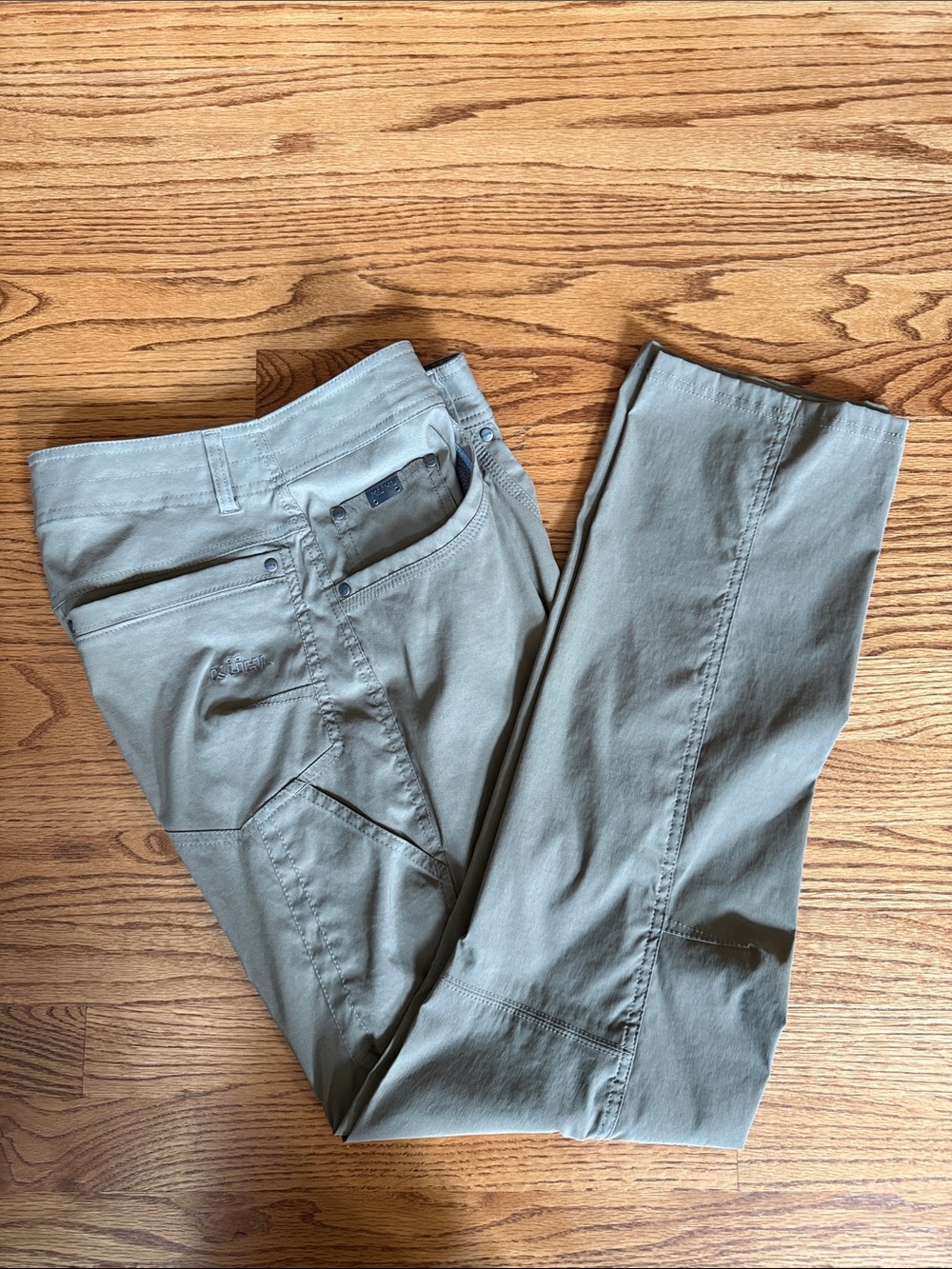 KUHL Men's khaki Cargo Pants, I’m not sure what style they are. Excellent cond.
